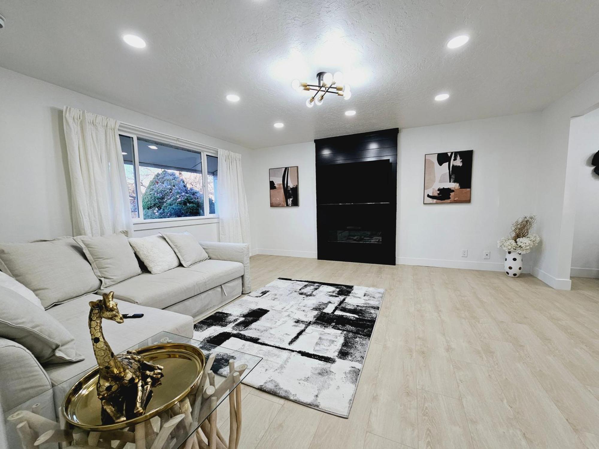 Luxury Getaway Close To Skiing Hiking In Slc 샌디 외부 사진